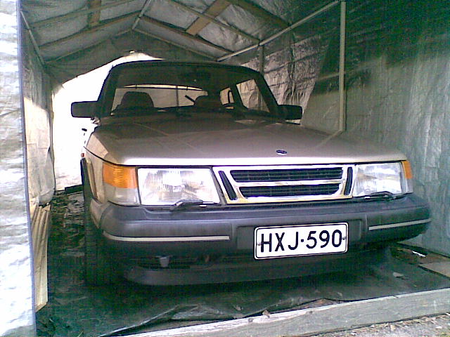 Saab 900i....