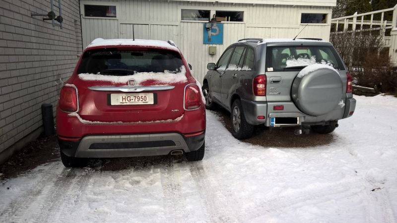 500X vs. 1gen RAV4, kookas on Fiiu.jpg