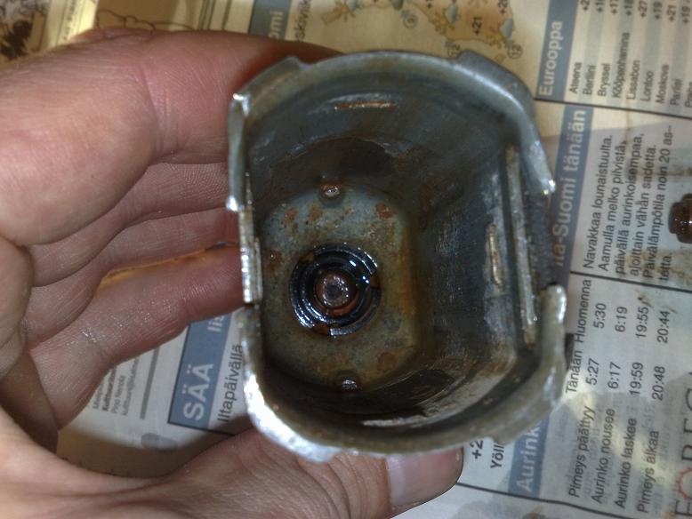 Moottorin kuori josta magneetit irtoavat.