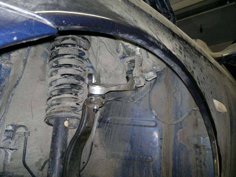 Ylätukivarren oikealla puolella...