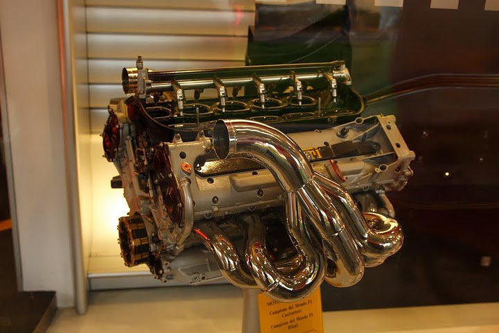 72466_1527563003430_1665353524_1217400_6824037_n.jpg