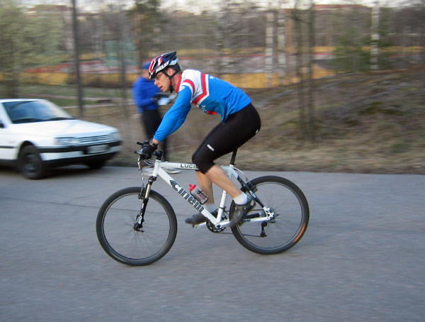 Onhan noilla rungoilla jonkin verran mittaa. Maantiellä 61 cm.