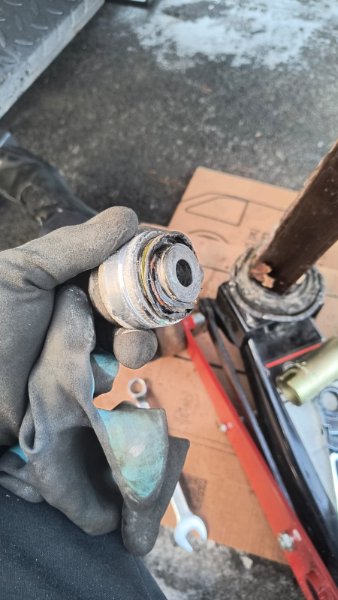 Vanha pusla irroitettuna