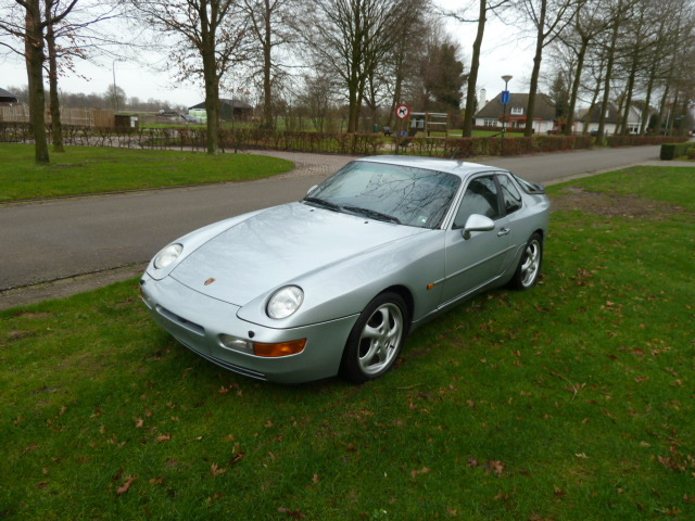 Porsche_968_Silver metallic.jpg