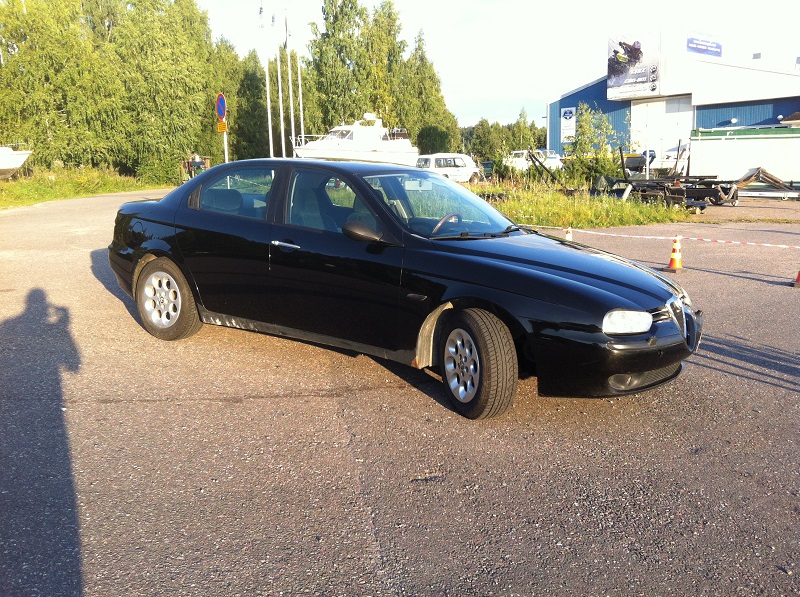 Moni kakku päältä kaunis